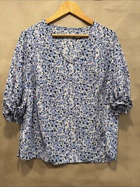 Source Unknown Light Blue Floral V-Neck Blouse with Pink Accents